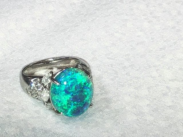 オメガが紡ぐ歴史と革新資産価値で輝き続ける高級時計の魅力