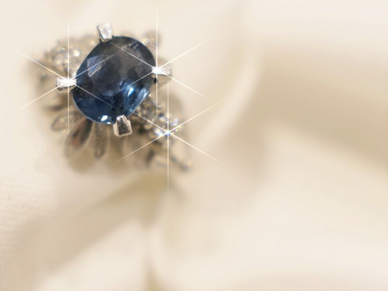 手放しても消えない資産価値ハリーウィンストンの輝きはなぜオークションで狙われ続けるのか